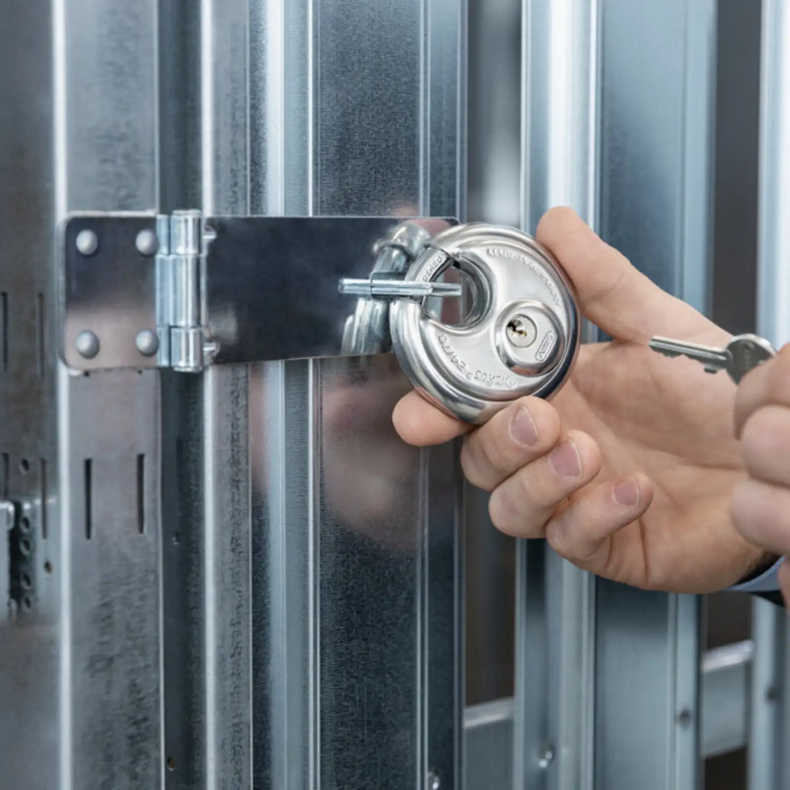 ABUS Diskus Vorhangschloss 24/70 - zum Verschließen der Kellertür