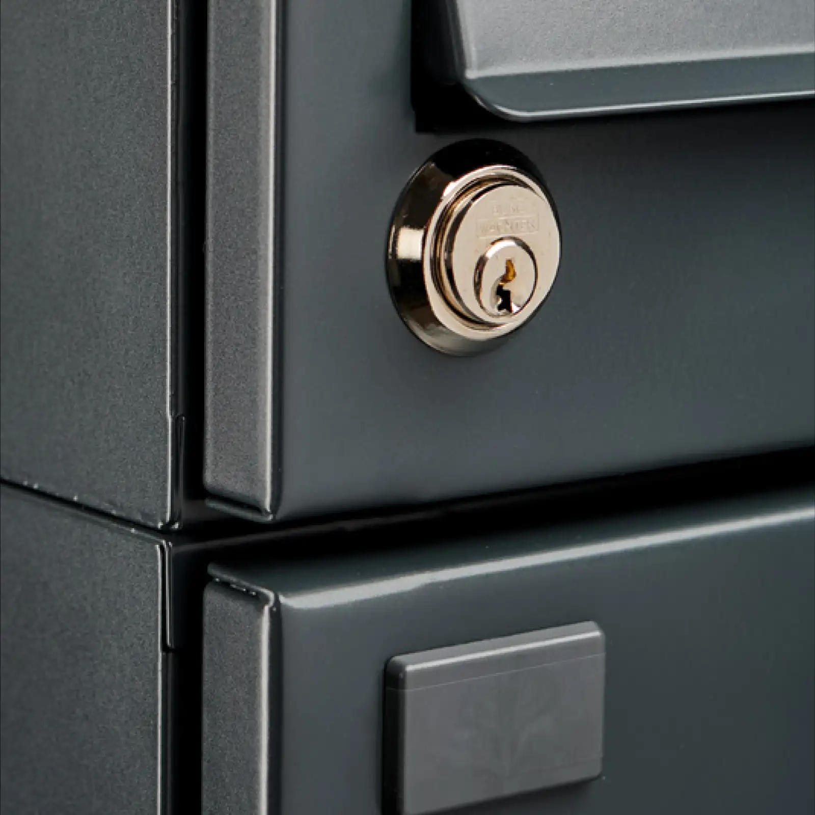 BURG-WÄCHTER Paketbox eBoxx EASY und Briefkasten - Detailaufnahme