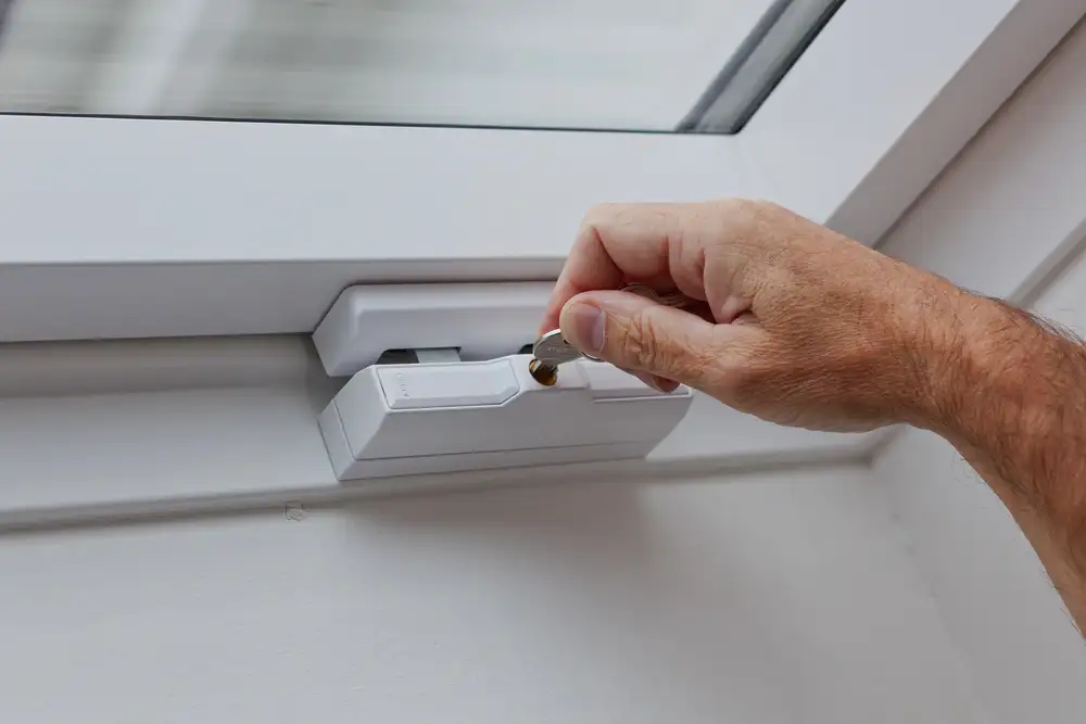 ABUS Dachfenster-Zusatzsschloss DF88 - Anwendungsbeispiel