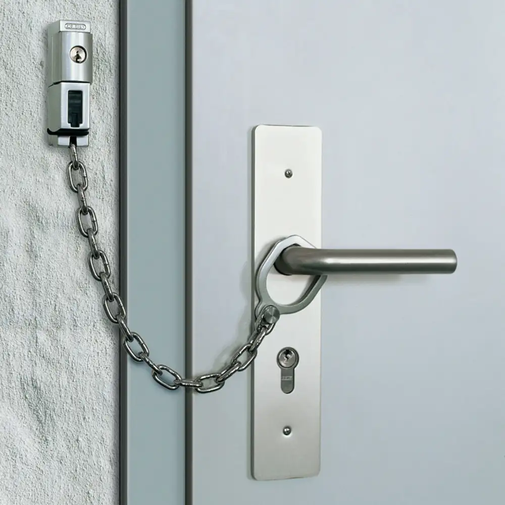 ABUS Türgriffkette SK99, abschließbar - Montagebeispiel