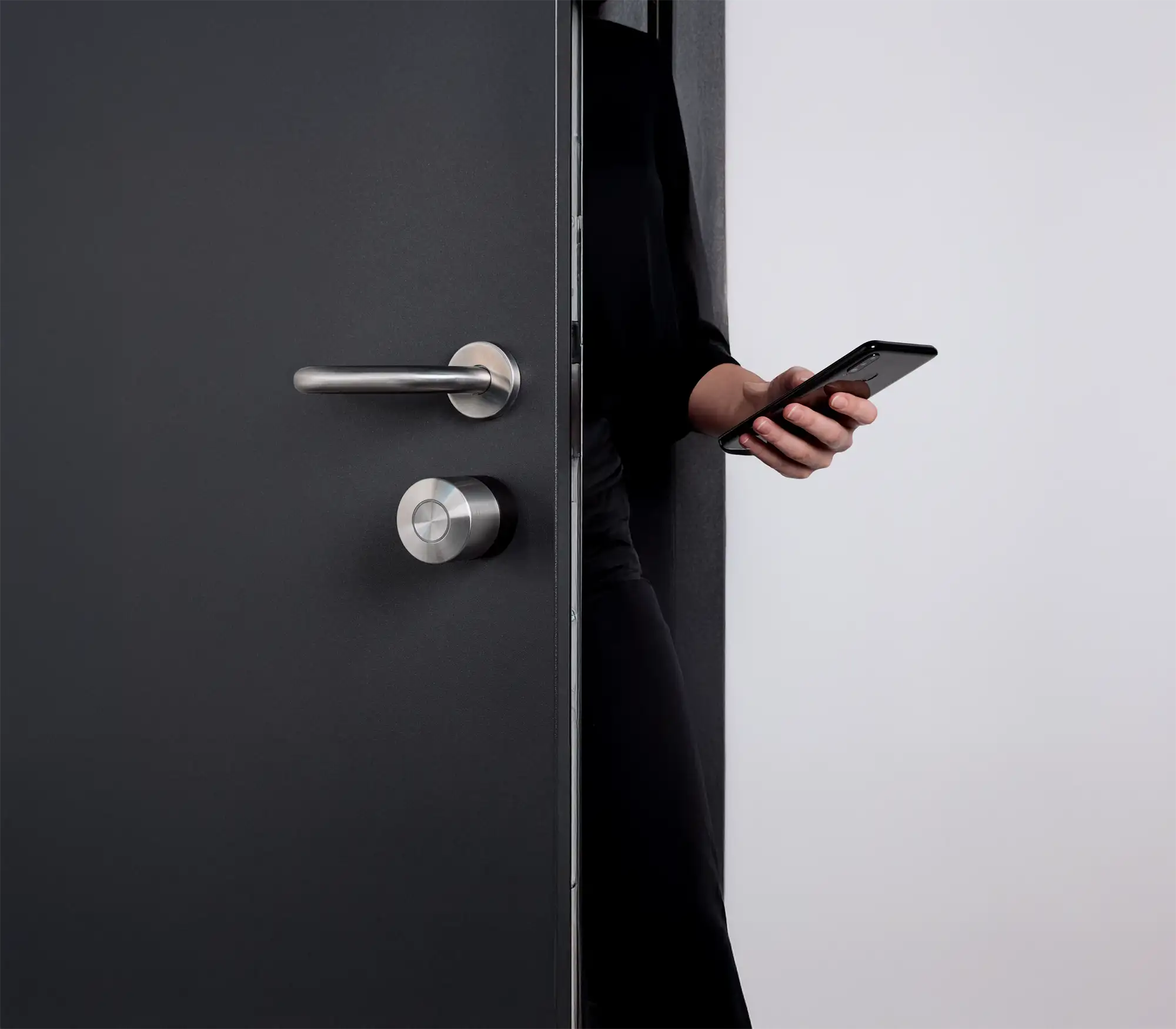 Elektronisches Türschloss Nuki Smart Lock Pro 5.0 - Öffnung mit Smartphone-App