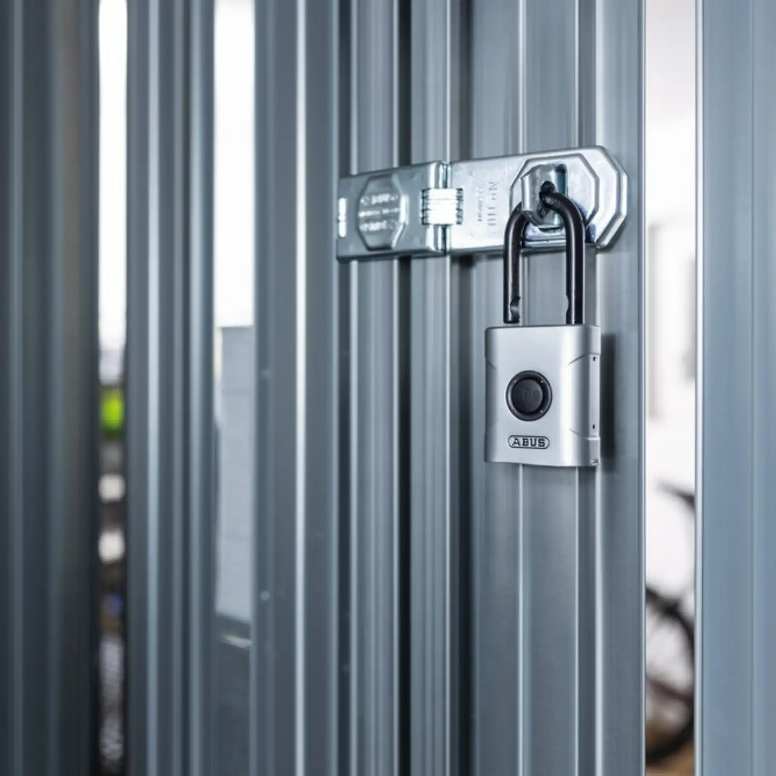 Bluetooth Vorhangschloss ABUS Everox One - Sicherung Kellerabteil